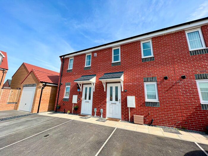 2 Bedroom Property To Rent In Harbottle Way, Kingswood, Hull, HU7