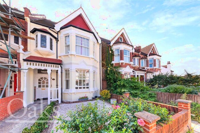 3 Bedroom Flat To Rent In Heybridge Avenue, London, SW16