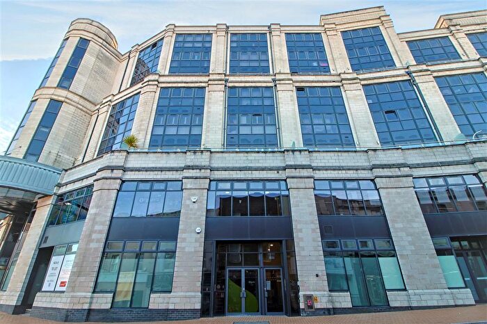 3 Bedroom Flat For Sale In Commercial Road, Bournemouth, BH2