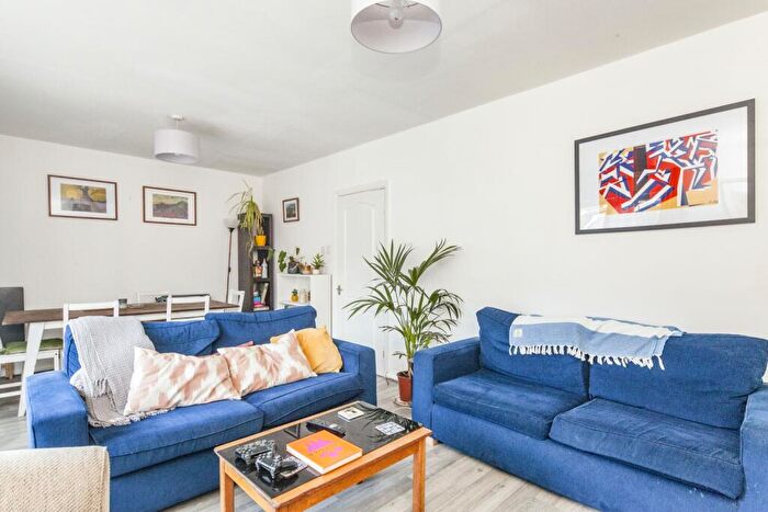 3 Bedroom Flat To Rent In Shenley Road London, SE5
