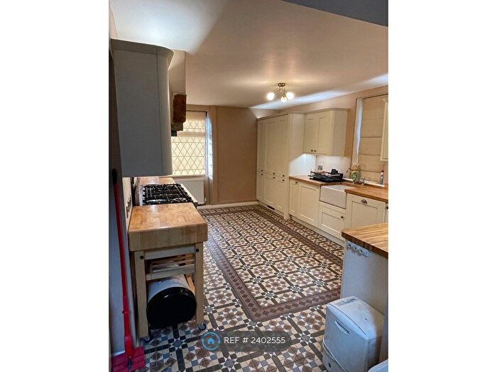 2 Bedroom Detached House To Rent In Woodhall Lane, Stanningley, Pudsey, LS28