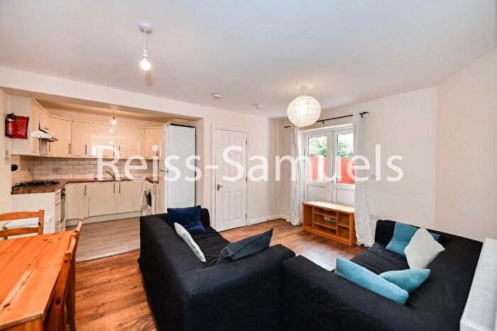 6 Bedroom Semi Detached House To Rent In Ambassador Square, London, E14