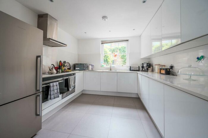 3 Bedroom House To Rent In Arlington Avenue, Islington, London, N1