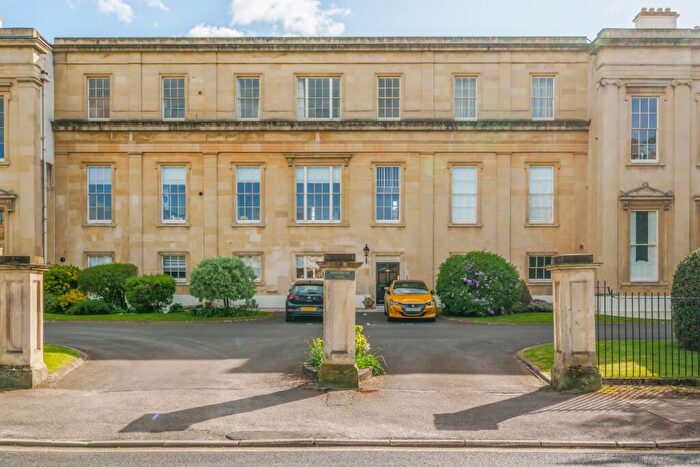 2 Bedroom Flat To Rent In Suffolk Square Cheltenham, GL50