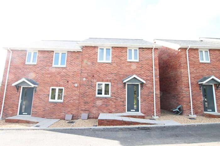 3 Bedroom Semi-Detached House To Rent In Willow Drive, Gunville Road, PO30