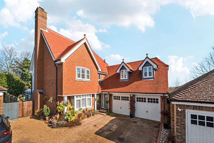 5 Bedroom Detached House For Sale In Pucknells Close, Swanley, Kent, BR8