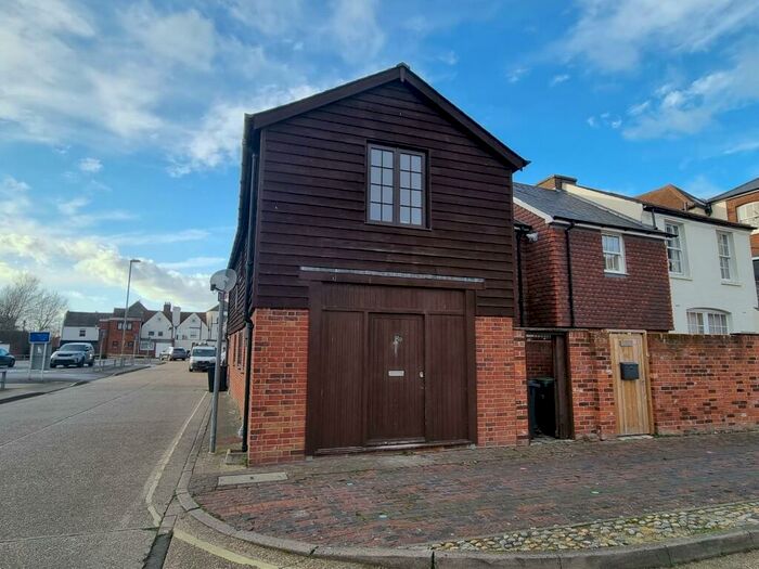 2 Bedroom House To Rent In High Street, Gosport, PO12