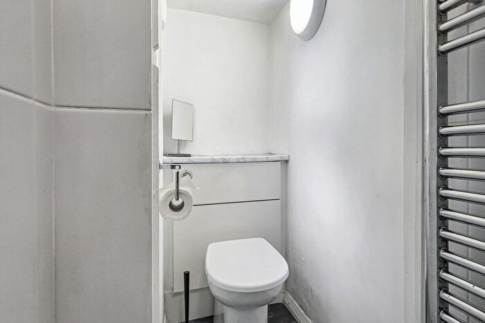 1 Bedroom Flat For Sale In Greenside Road, London, W12