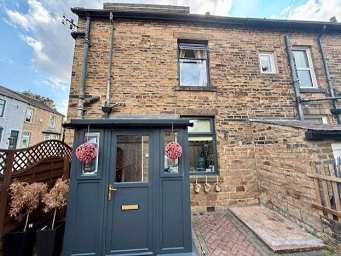 5 Bedroom End Of Terrace House For Sale In Ashgrove Greengates, Bradford, BD10
