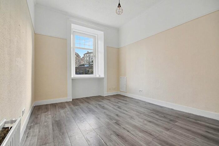 2 Bedroom Flat To Rent In Brachelston Street, Inverclyde, Greenock, PA16