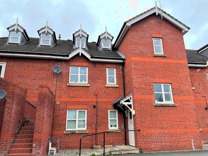 2 Bedroom Flat To Rent In High Street, Saltney, Chester, CH4