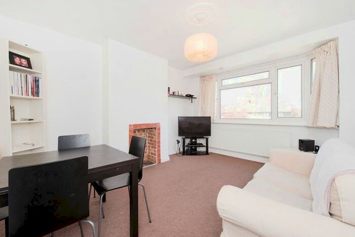 3 Bedroom Maisonette To Rent In Connell Crescent, Ealing, W5