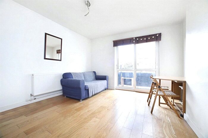 3 Bedroom Flat To Rent In Munday House, Burbage Close, London, SE1