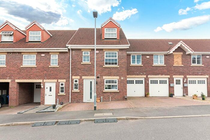 4 Bedroom Terraced House For Sale In Highgrove Court, Carlton, S71