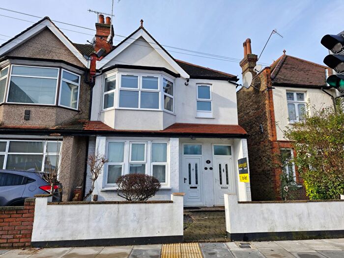 2 Bedroom Flat To Rent In Greenhill Way, Harrow-On-The-Hill, Harrow, HA1