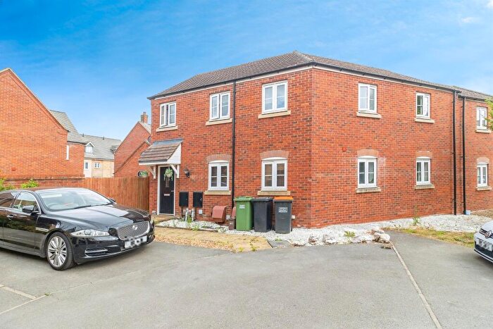 2 Bedroom Maisonette For Sale In Goldfinch Road, Leighton Buzzard, LU7