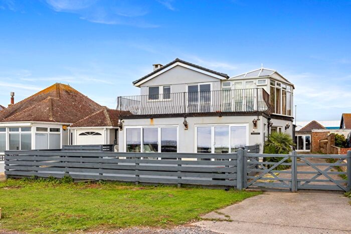 5 Bedroom Detached House To Rent In The Esplanade, Telscombe Cliffs, Peacehaven, BN10