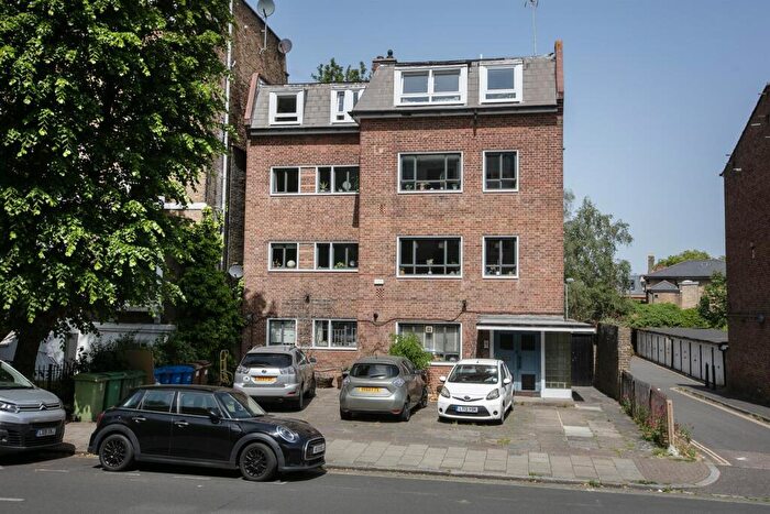 3 Bedroom Flat For Sale In De Crespigny Park, Camberwell, SE5