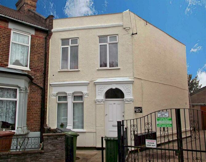 2 Bedroom Flat To Rent In Wolsey Avenue, Walthamstow, E17
