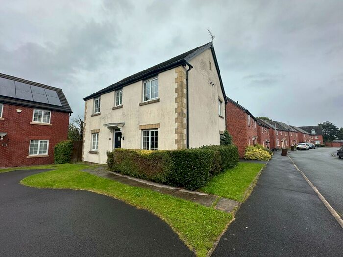4 Bedroom Detached House To Rent In Waterside View, Droylsden, M43
