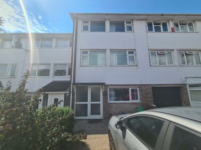 4 Bedroom Link Detached House To Rent In Summerland Close, Llandough, CF64