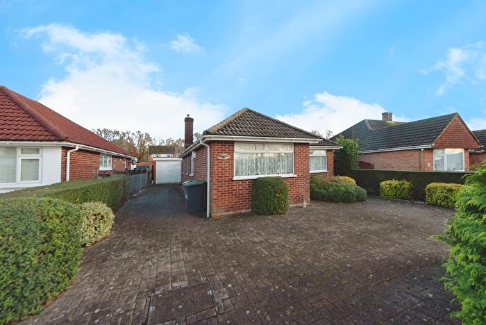 3 Bedroom Detached Bungalow For Sale In Milton Road, Cowplain, Waterlooville, PO8