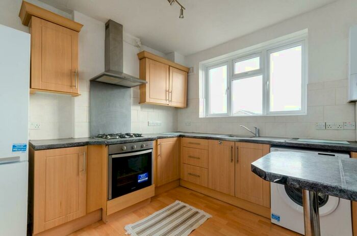 3 Bedroom Maisonette To Rent In Hook Road, Surbiton, KT6