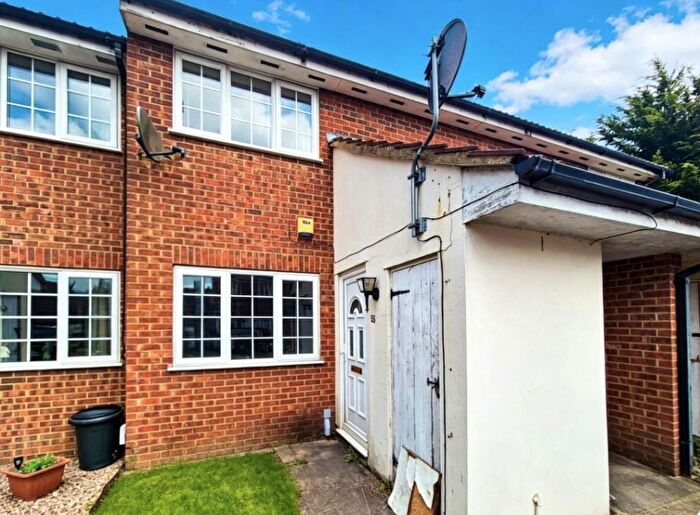 1 Bedroom Maisonette For Sale In Malham Close, Luton, Bedfordshire, LU4