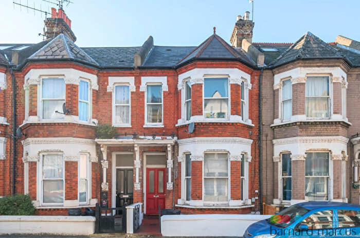 2 Bedroom Apartment To Rent In Elspeth Road, SW11