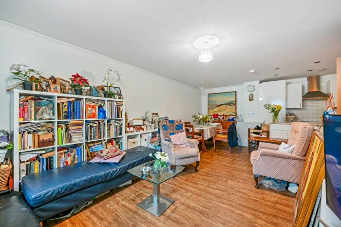 3 Bedroom Flat To Rent In Staines Road, Hounslow, TW3