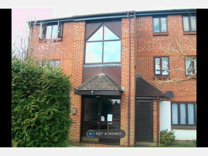 1 Bedroom Flat To Rent In Kilmington Close, Bracknell, RG12