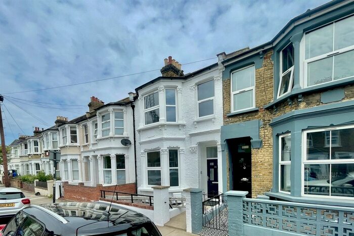 3 Bedroom Property To Rent In Graveney Road, Tooting, SW17