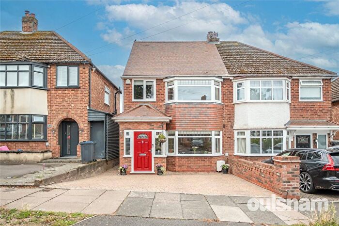 3 Bedroom Semi Detached House For Sale In Peplins Way, Kings Norton, Birmingham, B30