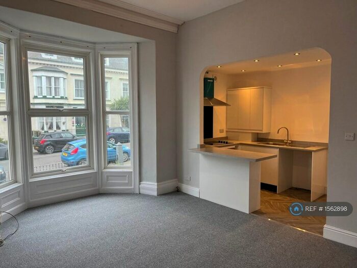 2 Bedroom Flat To Rent In Llewelyn Avenue, Llandudno, LL30