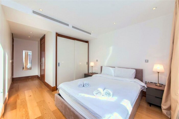 3 Bedroom Flat To Rent In Parkview Residence, - Baker Street, London, NW1