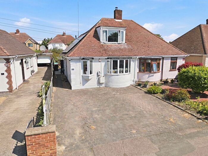 2 Bedroom Detached House For Sale In Chantry Avenue, Kempston, Bedford, MK42