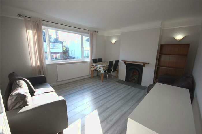 2 Bedroom Apartment To Rent In Squires Court, Abingdon Road, Finchley, N3