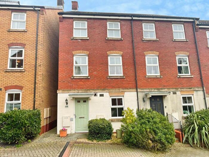 3 Bedroom End Of Terrace House For Sale In Longacres, Bridgend, CF31