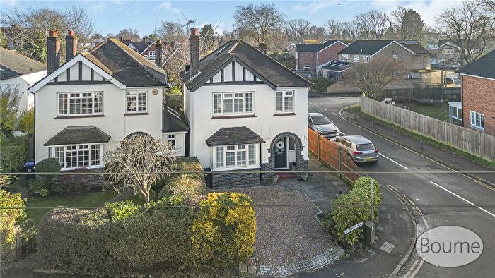 3 Bedroom Detached House For Sale In Chobham Road, Knaphill, Woking, Surrey, GU21