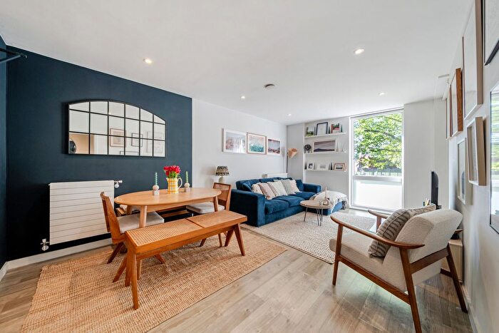 1 Bedroom Flat For Sale In Woods Road, London, SE15
