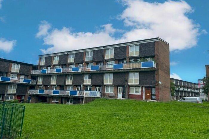 2 Bedroom Maisonette To Rent In Whinacre Place, Sheffield, S8