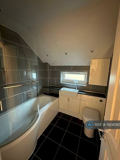 1 Bedroom Semi-Detached House To Rent In Rowhurst Avenue, Addlestone, KT15