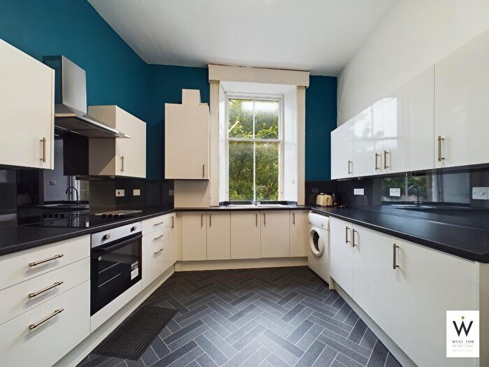 3 Bedroom Flat To Rent In Hmo Fergus Drive, Botanics, Glasgow, G20