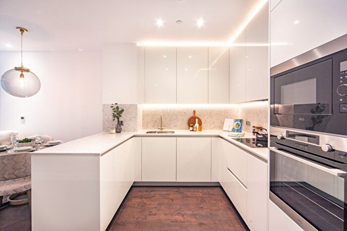 2 Bedroom Flat To Rent In Charles Clowes Walk, Nine Elms, SW11
