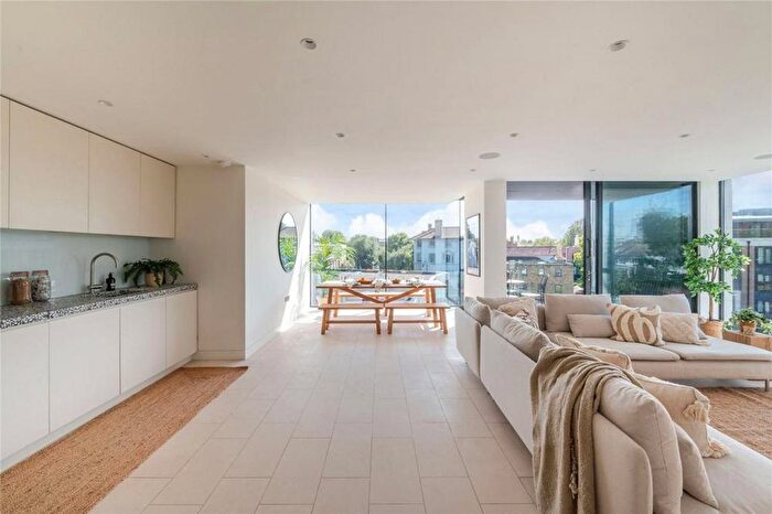 3 Bedroom Flat To Rent In Oval Road, London, NW1