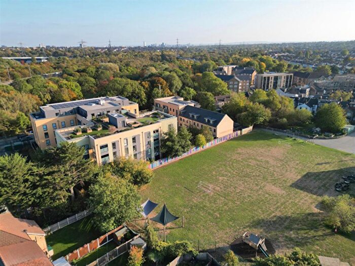 2 Bedroom Apartment For Sale In Chigwell Road, South Woodford, E18