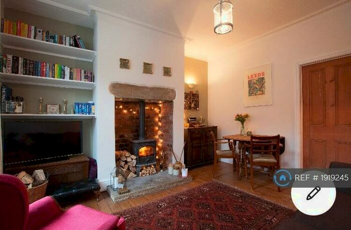 2 Bedroom Terraced House To Rent In Greenwood Mount, Leeds, LS6