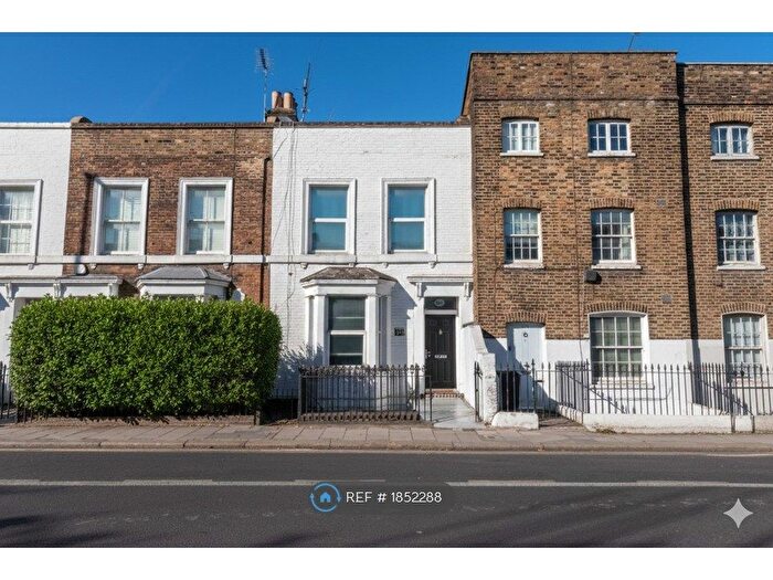 2 Bedroom Flat To Rent In Ground Floor Maisonette, London, SW8