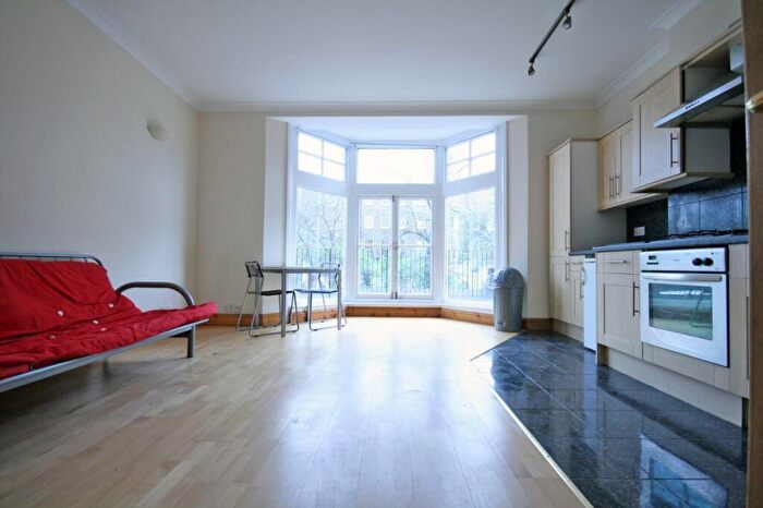 1 Bedroom Flat To Rent In Upper Street, Islington, N1