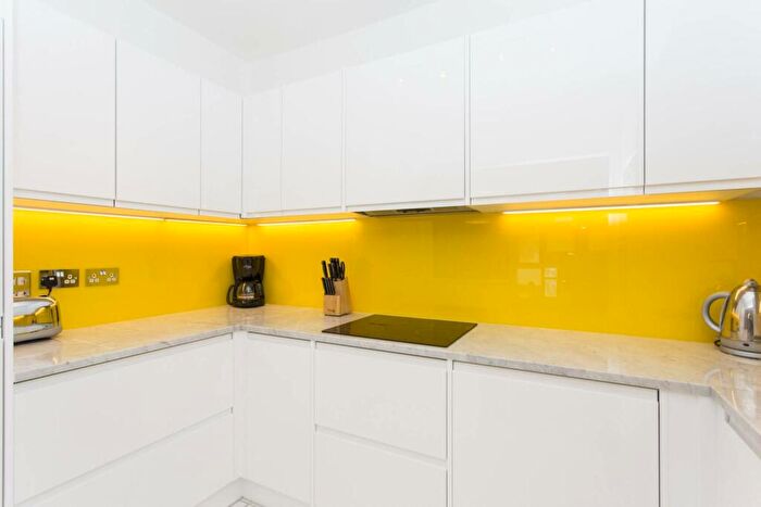 2 Bedroom Flat To Rent In St Bartholomew Close, City, London, EC1A